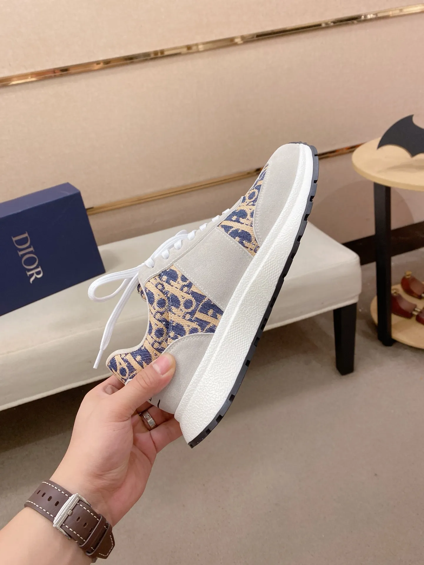 Men's shoes💰 462💰🇮🇹🇮🇹Dior d The new model is on sale at the same time at the counter. The upper 🇮🇹 is imported Italian first-layer cowhide, and the lining is fully imported sheepskin 💪💪. It is a complete 1⃣️ to 1⃣️ replica 🇮🇹💪💪, ⚠ Sole: The original sole is specially provided by the original factory. The exclusive movable molded sole is super comfortable. ⚠Original factory single goods, 🔍🔍high quality, you can enter and leave the counter at will, welcome to compare⚠. Code number: 38-44. Can be customized 45-46